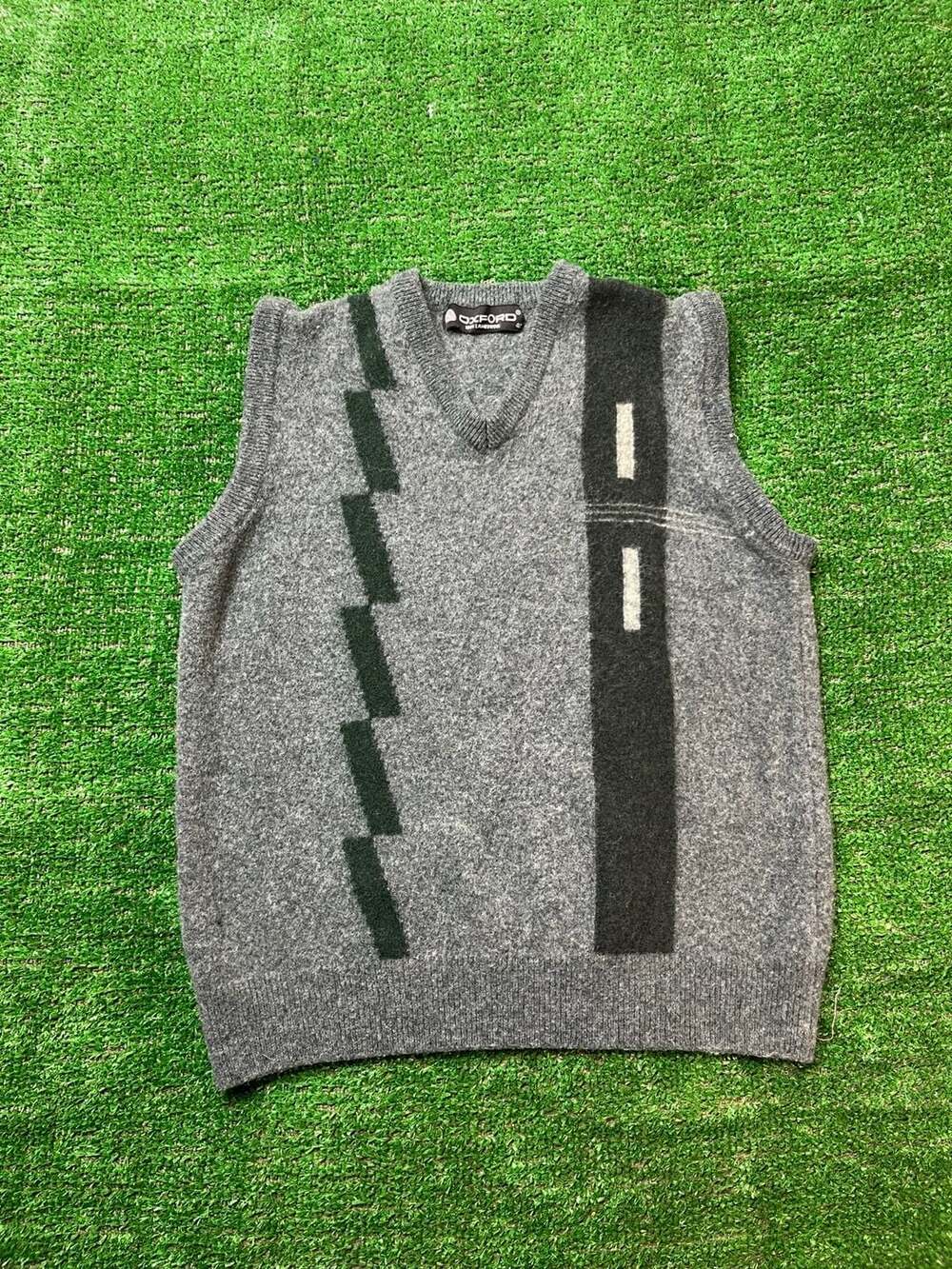 Oxford Vintage 100% Lambswool V-Neck Sweater Vest Size 40 Grey Abstract Pattern